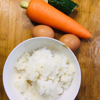 蛋炒饭制作方法步骤（5步就能在家做的蛋炒饭）