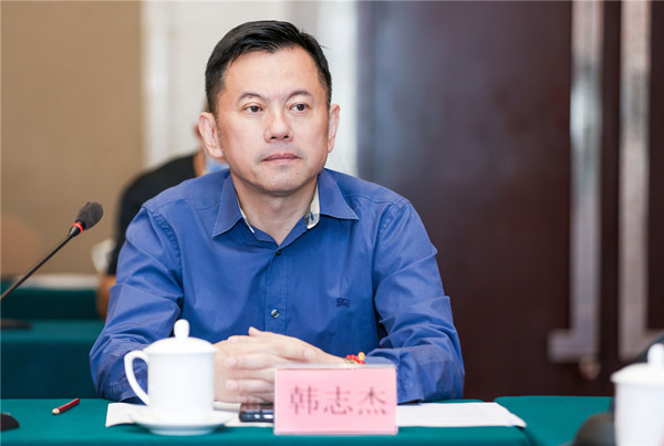 广东省广播电视局副局长钟庆才通过广东分会场视频连线也参与到了讨论