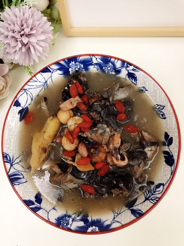 墨魚燉雞,
