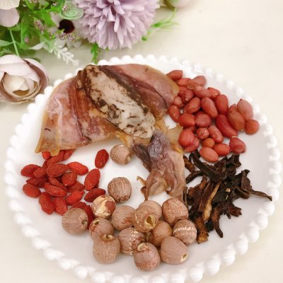 墨魚燉雞,