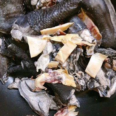 墨魚燉雞,