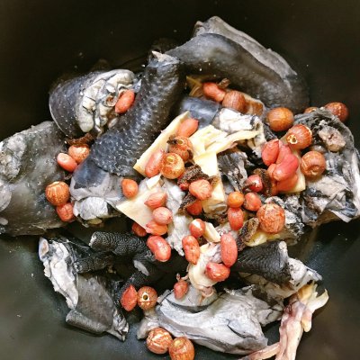 墨魚燉雞,