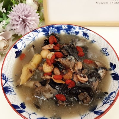 墨魚燉雞,