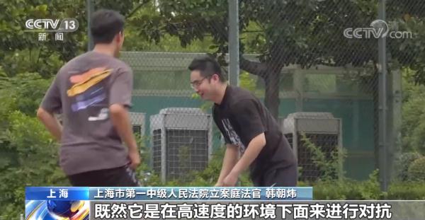 篮球比赛男生用多少号球(法治在线丨打球受伤 谁来担责？)