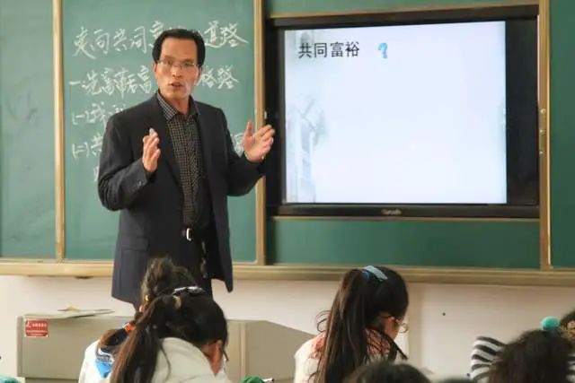 致敬最美教师｜您是春雨，滋润孩子们的心灵，润物无声