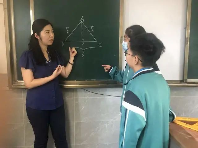 致敬最美教师｜您是春雨，滋润孩子们的心灵，润物无声