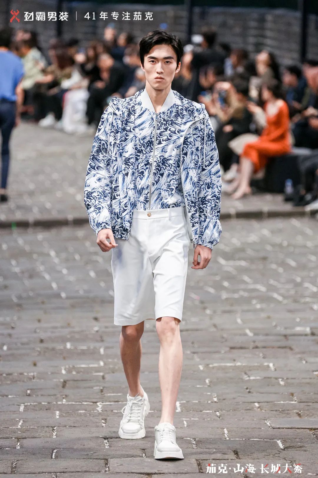 首个在长城走秀的中国男装品牌，如何打造高端新国货？