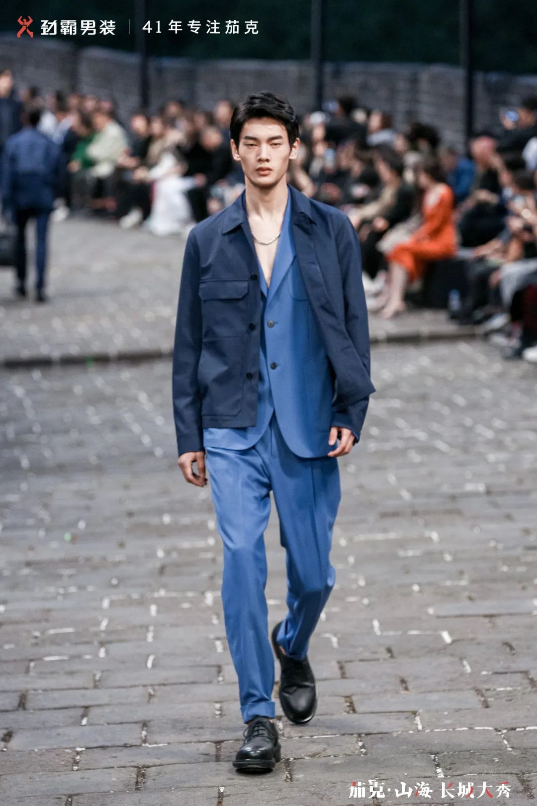 首个在长城走秀的中国男装品牌，如何打造高端新国货？