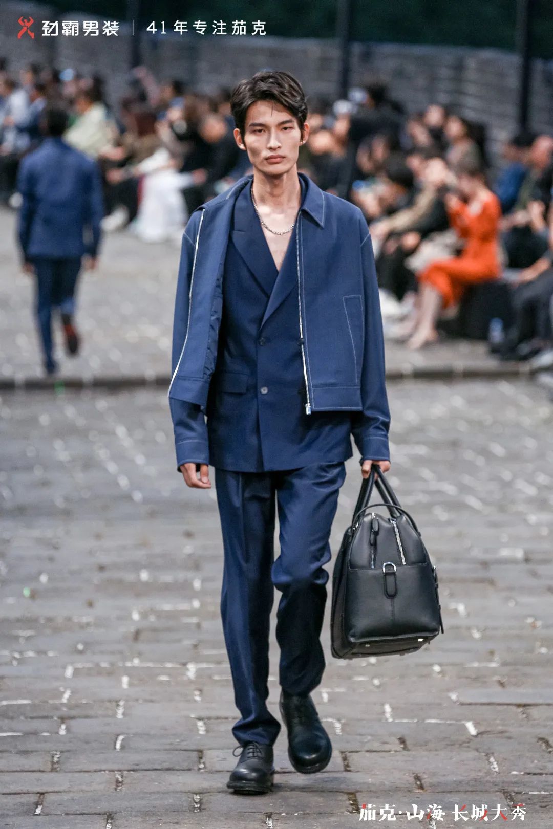 首个在长城走秀的中国男装品牌，如何打造高端新国货？