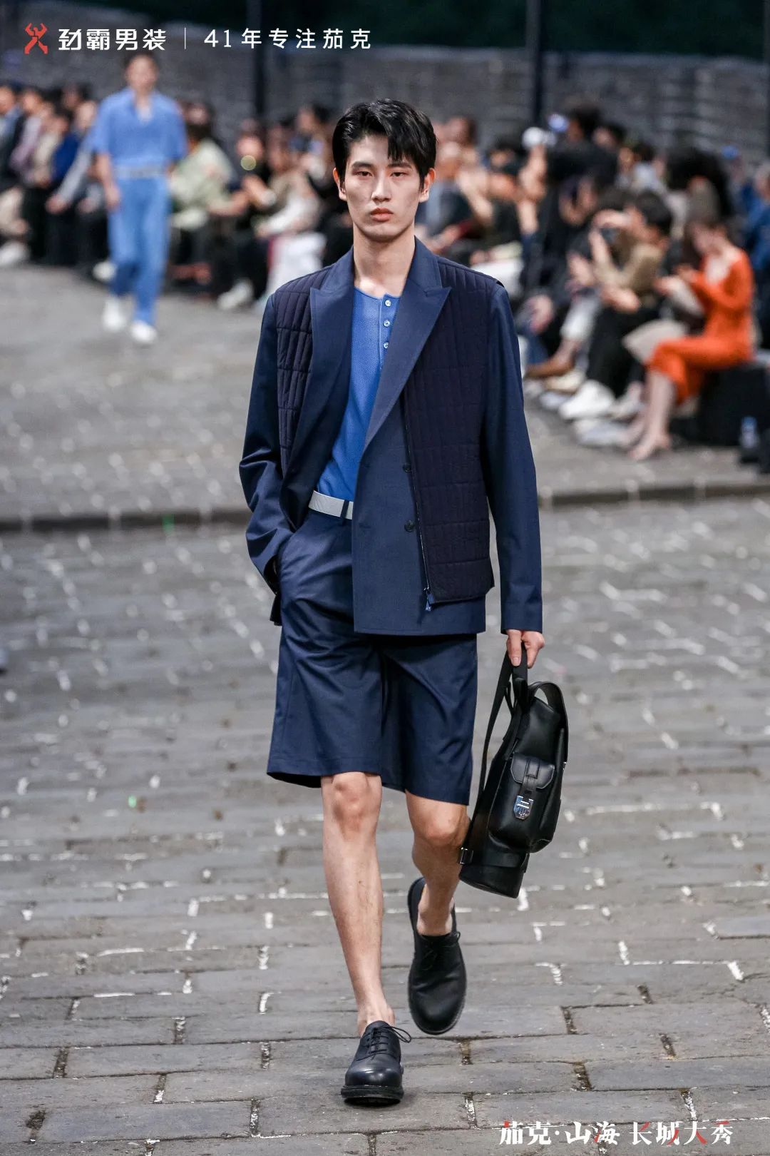 首个在长城走秀的中国男装品牌，如何打造高端新国货？