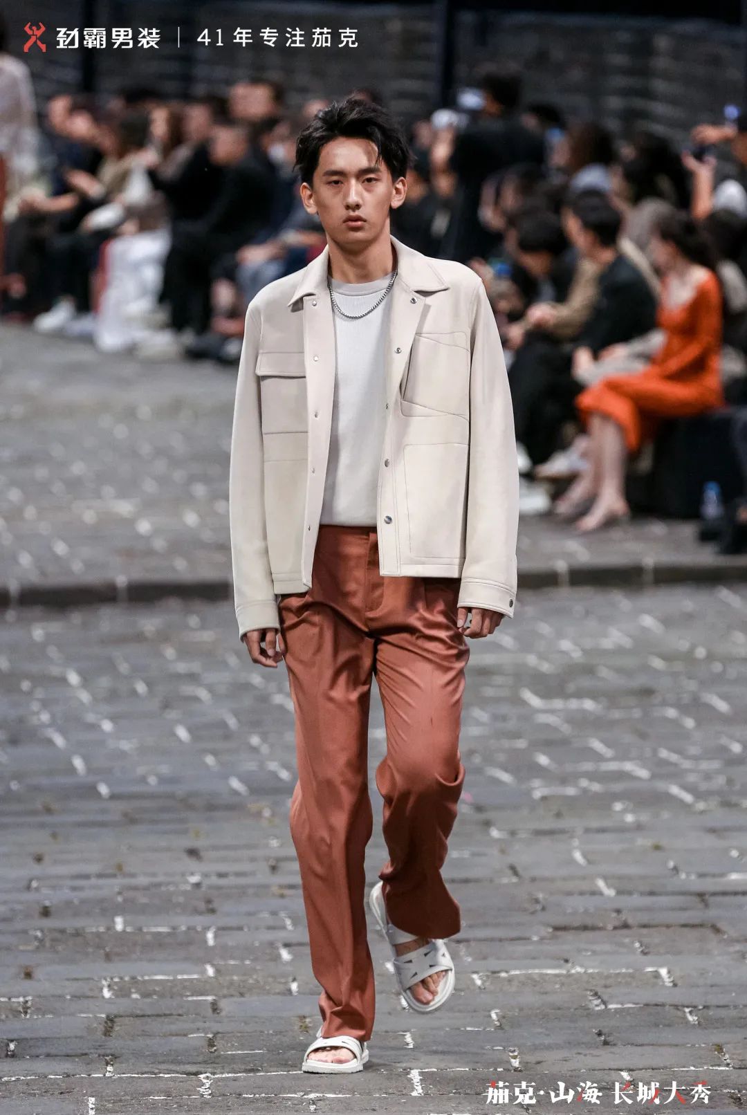 首个在长城走秀的中国男装品牌，如何打造高端新国货？