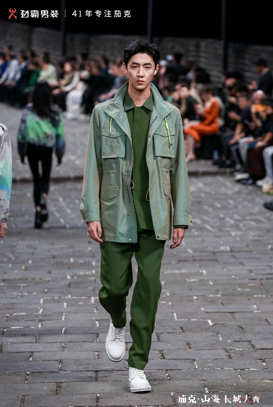 首个在长城走秀的中国男装品牌，如何打造高端新国货？