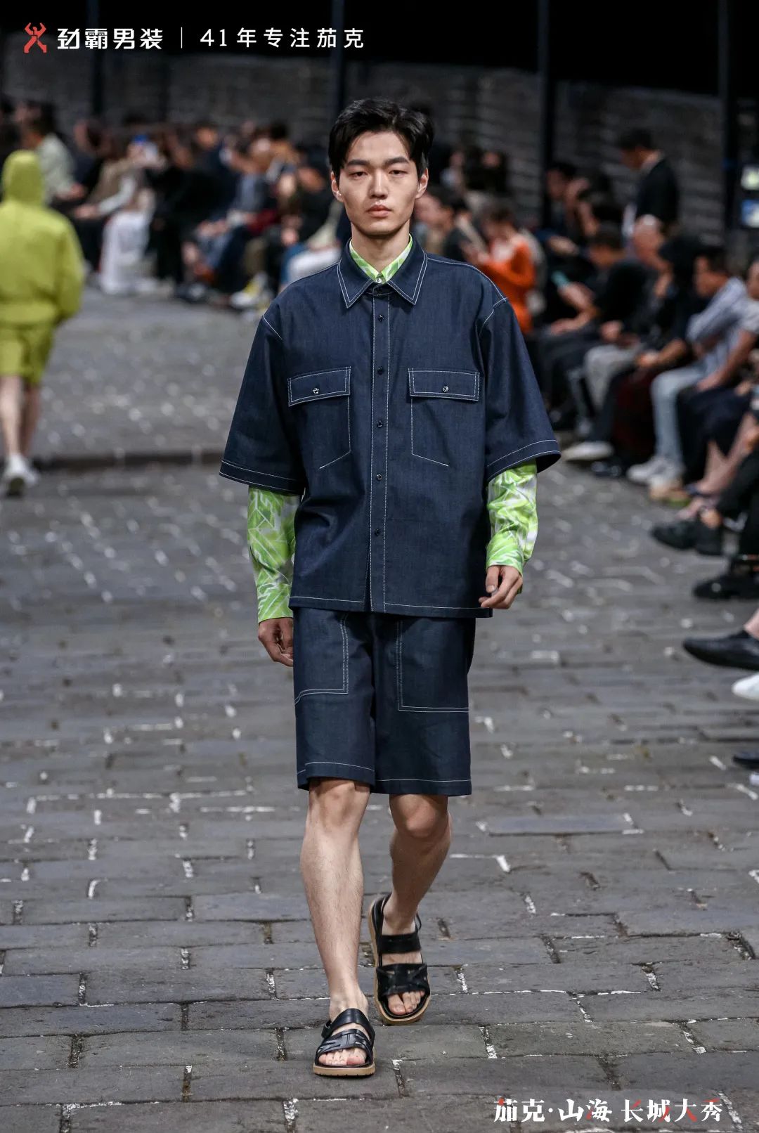 首个在长城走秀的中国男装品牌，如何打造高端新国货？