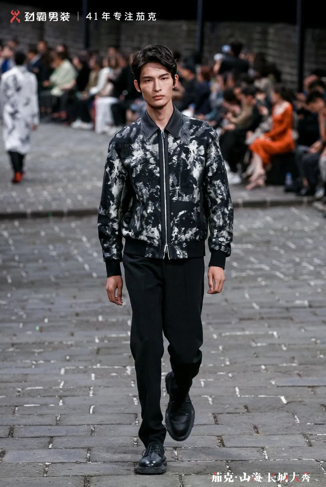 首个在长城走秀的中国男装品牌，如何打造高端新国货？
