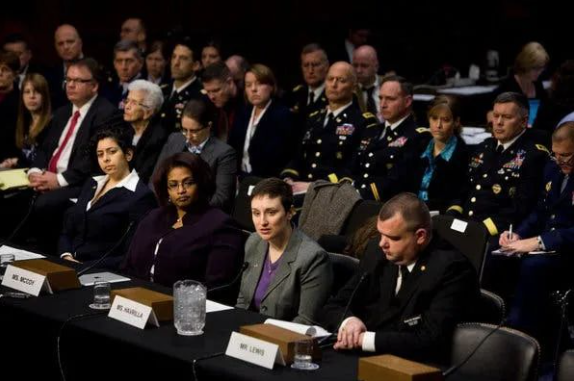 军事基地里的女性：她们是国际政治中的“隐秘人物”