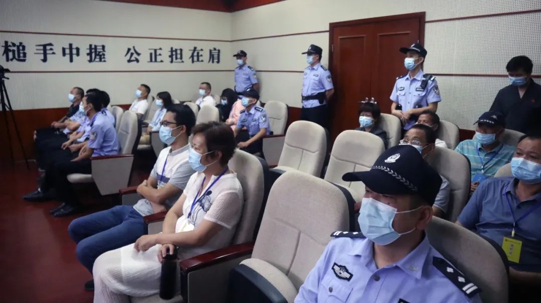 民警盗用嫌疑人微信,民警盗用嫌疑人微信消费获刑