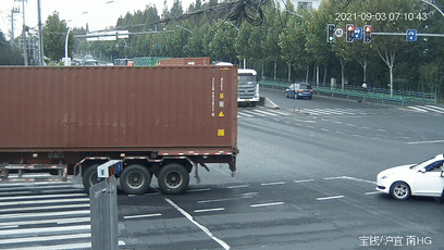 【除隐患 铸平安】路口违法变道加塞 处罚！