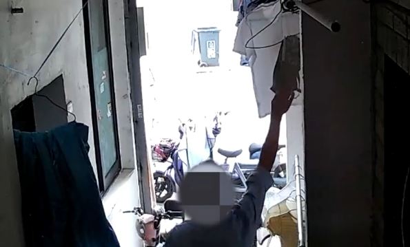 快递小哥揪出“内衣大盗”！离异男偷了150余件女性内衣……