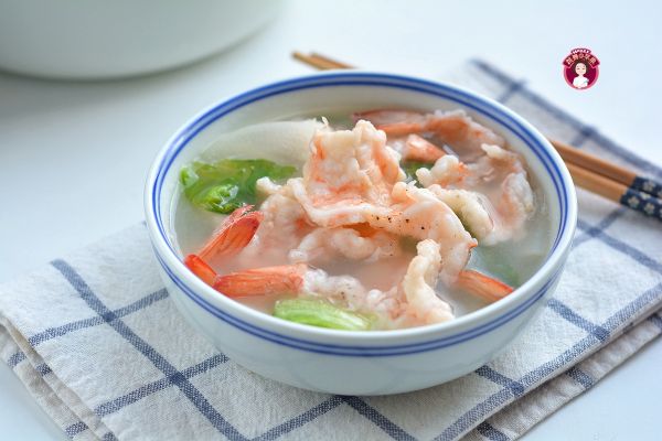 白萝卜炖大虾怎么做好吃(鲜香大虾配上白萝卜，美味炖汤新境界)