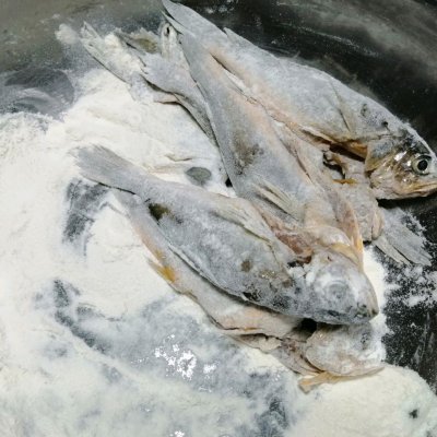 煎黄花鱼的做法,煎黄花鱼的做法大全