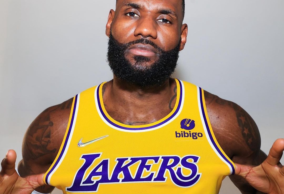 nba哪些球星穿过6号球服(钻石 Swoosh 太亮眼！詹皇正式上身湖人 6 号球衣)