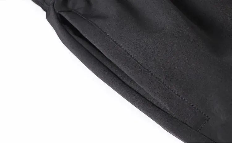 极简梭织跑步裤，让你的选择变简单。摒弃无用装饰，极简舒适才是第一位