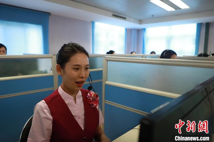 中国铁路客户服务(探访铁路12306客服：最多每天接电话超300个 善于“长话短说”)