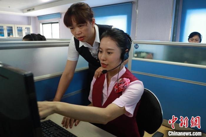 中国铁路客户服务(探访铁路12306客服：最多每天接电话超300个 善于“长话短说”)