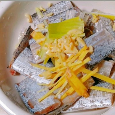 紅燒帶魚的做法,紅燒帶魚的做法 家常