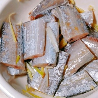 紅燒帶魚的做法,紅燒帶魚的做法 家常