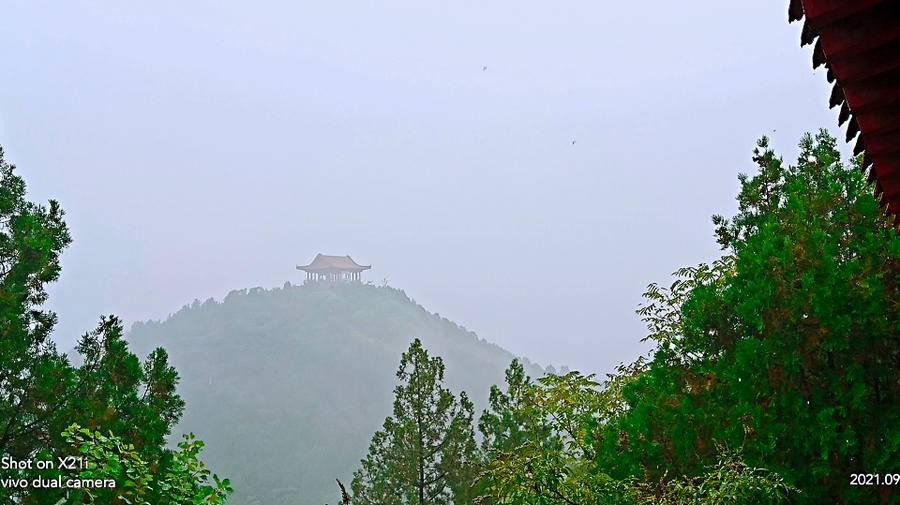 雨中山里走一走，看风景，洗尽风尘慰余生