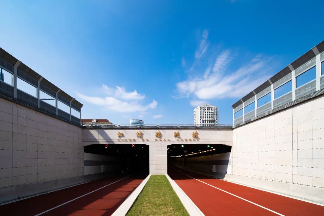 第17届河口隧道审判车：“镇龙”与浦江的相交，双方都在同时。