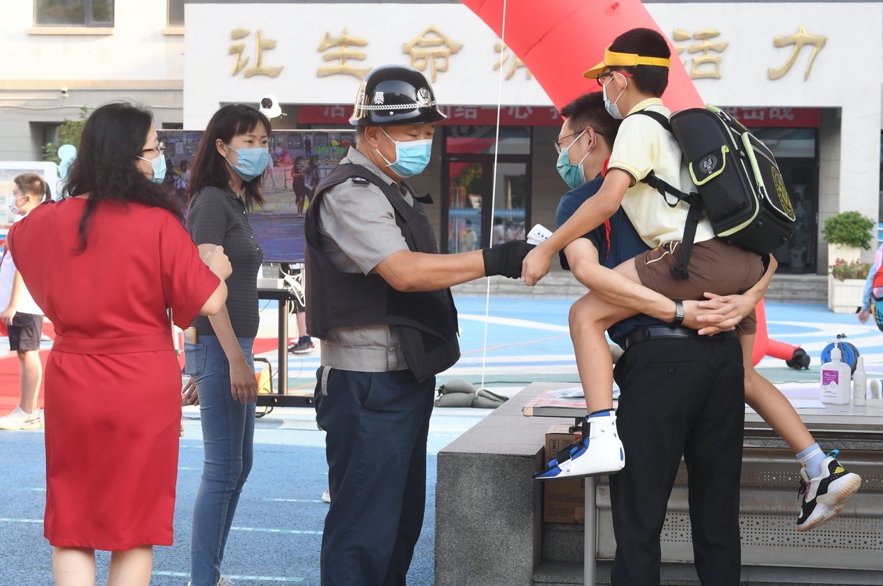 开学第一月，北京“双减”落地观察：重点班没了，学生在校时间长了