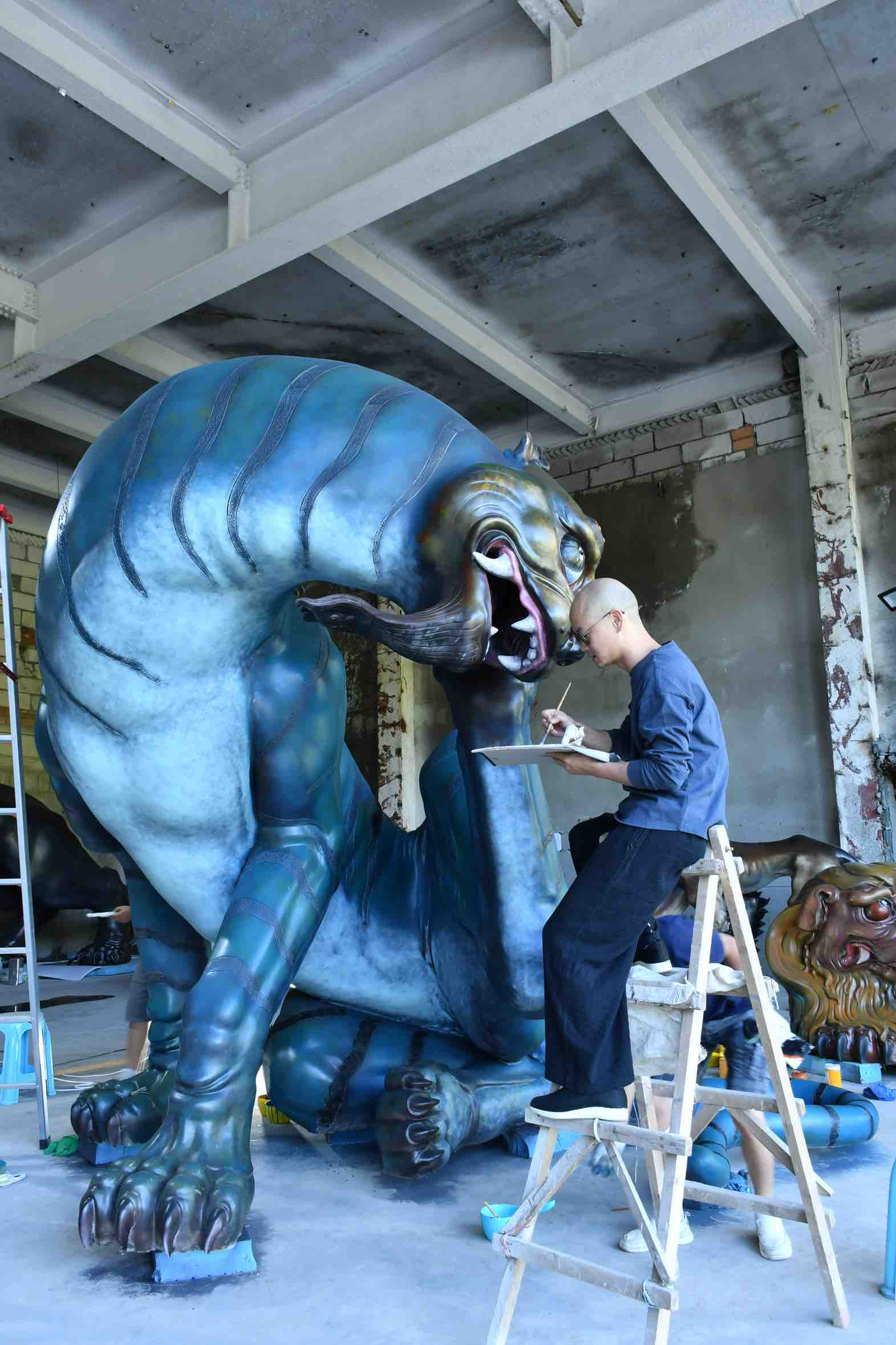 耗时9年打造60余尊巨型雕塑，当代艺术家在抖音还原《山海经》