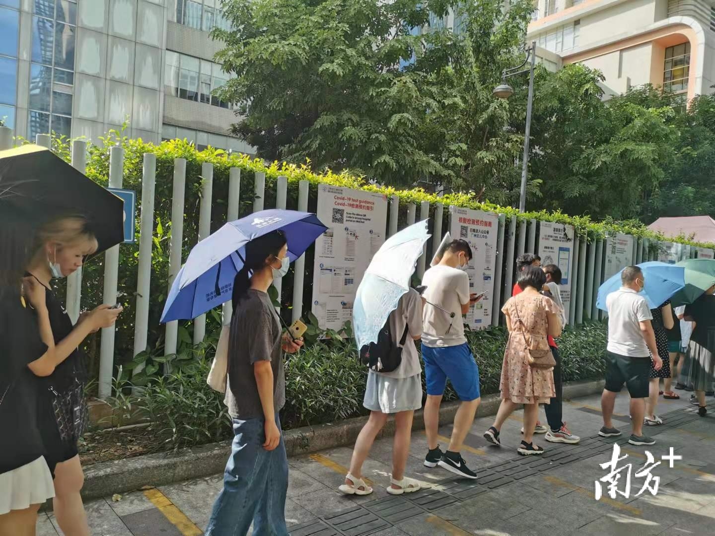 多图丨国庆假期最后一天，返穗市民排队测核酸