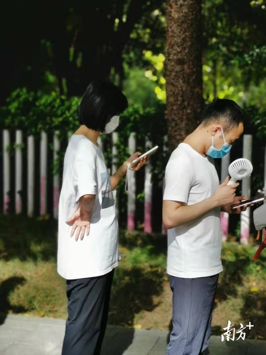 多图丨国庆假期最后一天，返穗市民排队测核酸