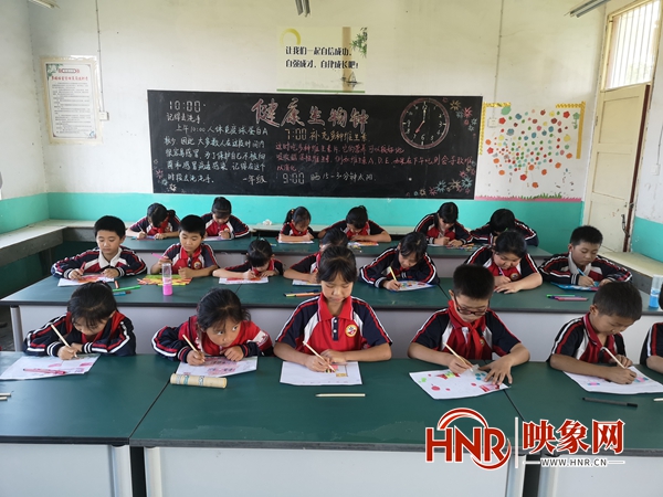 西平县专探张坡小学开展绘画比赛(图2)