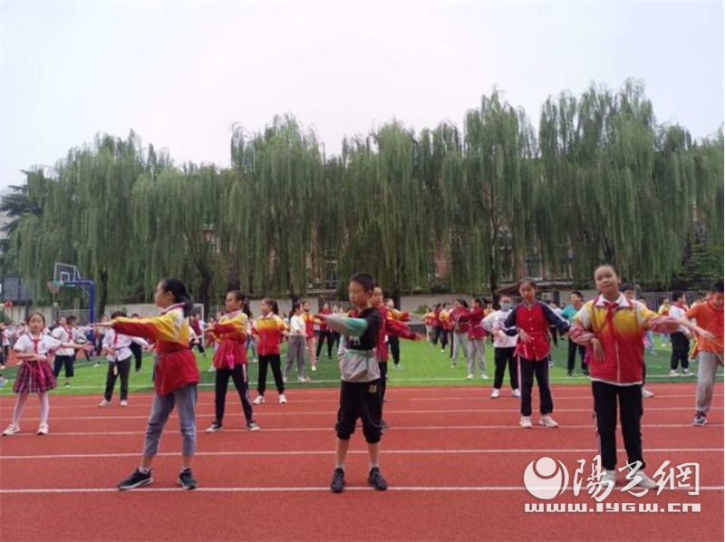 阳光体育活动(西安市灞桥区庆华小学落实“五项管理”之阳光体育活动纪实)