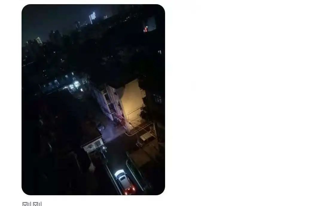 小伙因生活压力大爬上楼顶,长沙民警凭一张照片找到他…对话太暖心