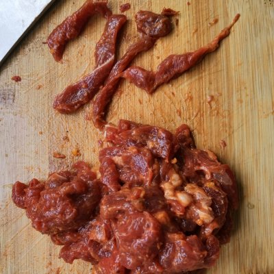 牙签牛肉怎么做简单又好吃（牙签牛肉就这么做新手也能做）