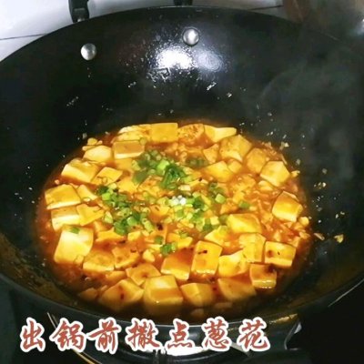 四川麻辣豆腐（手把手教你做出下饭神器川香麻辣豆腐）