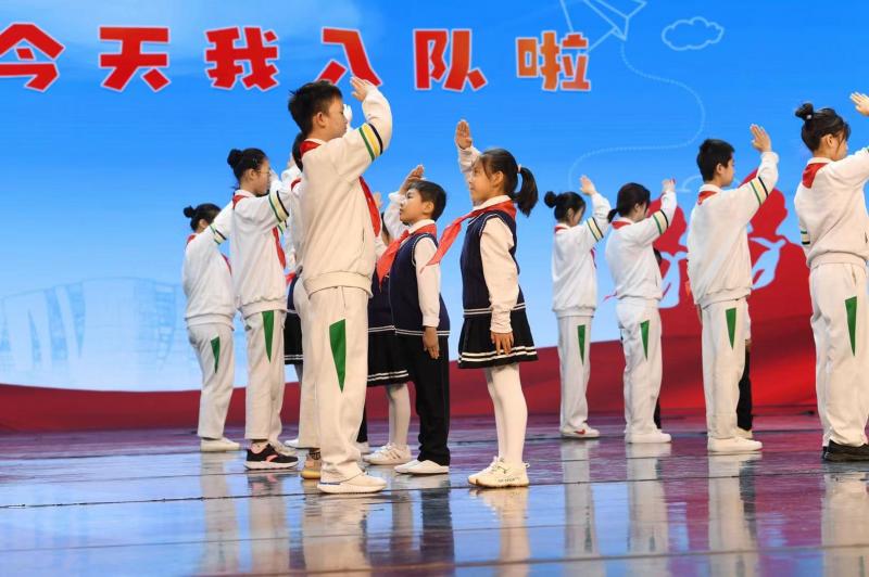 “童心向党 快乐成长”72名北京小学生今天加入少先队