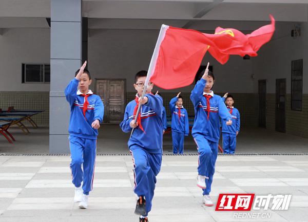 砂子塘新世界小学举行庆建队72周年活动(图2)