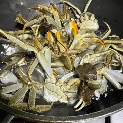 煮螃蟹多长时间最好（葱姜大闸蟹的做法窍门）
