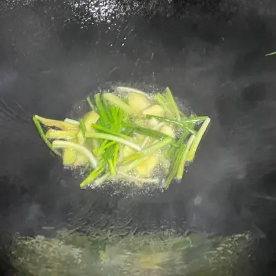 煮螃蟹多长时间最好（葱姜大闸蟹的做法窍门）