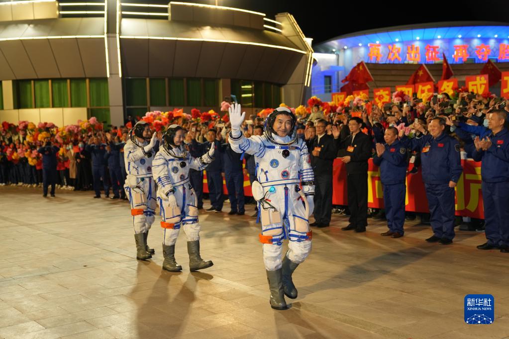 月下棹神舟 星夜赴天河——神舟十三号飞天纪实