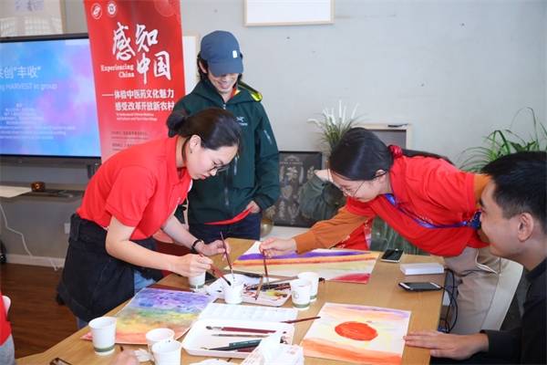 外国留学生遇上“金木水火土”？他们在中医药博物馆和浦东新农村感知中国