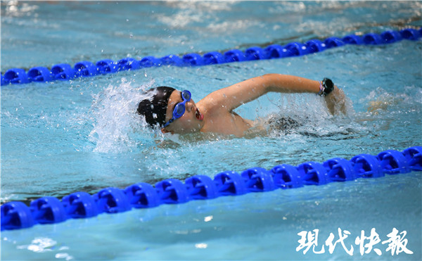 南京河西外国语学校举行游泳比赛(图4)
