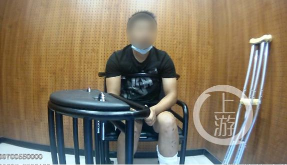 “飞天大盗”避开追踪，从11楼的水管滑到1楼，在雨棚里扭伤了脚。