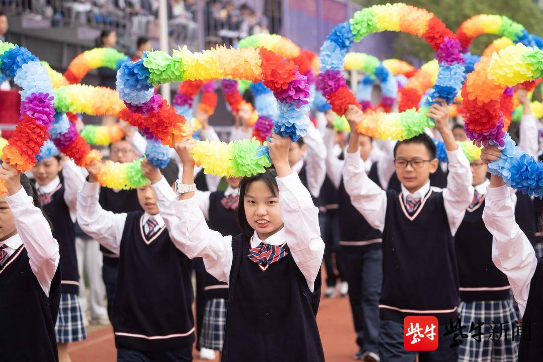 南京一中实验学校运动会开幕式,化身“小宇航员”(图2)